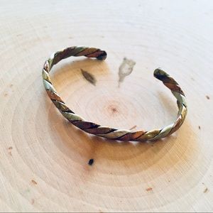 B A S I C S • Bracelet